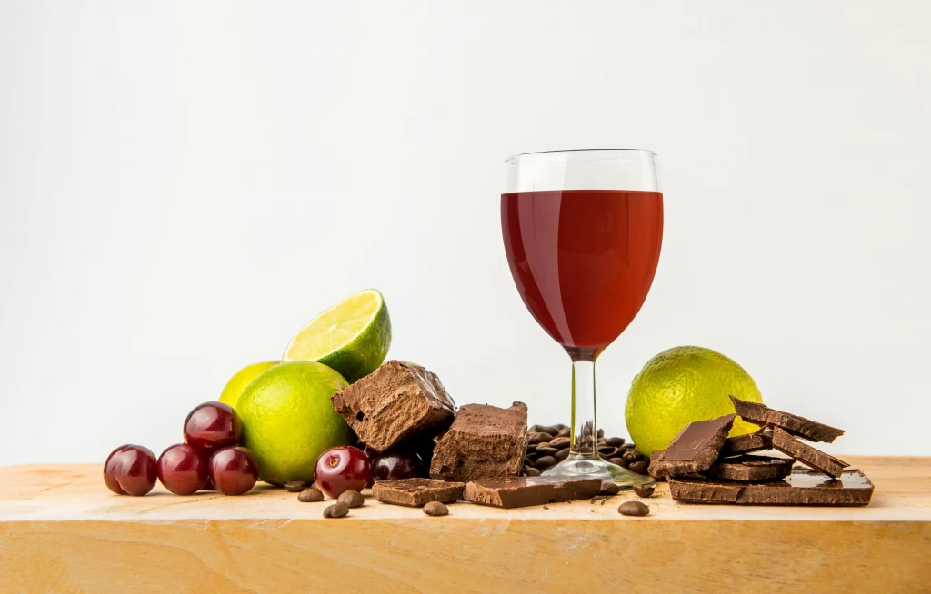 Możliwe wyczuwalne w ziarnach kawy nuty smakowe czekolady, cytrusów, wiśni i wina.