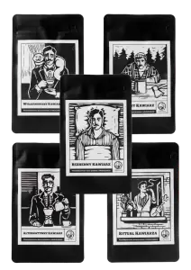 Propozycję kilku aromatycznych kaw ziarnistych o wysokiej jakości i personalizowanych etykietach.