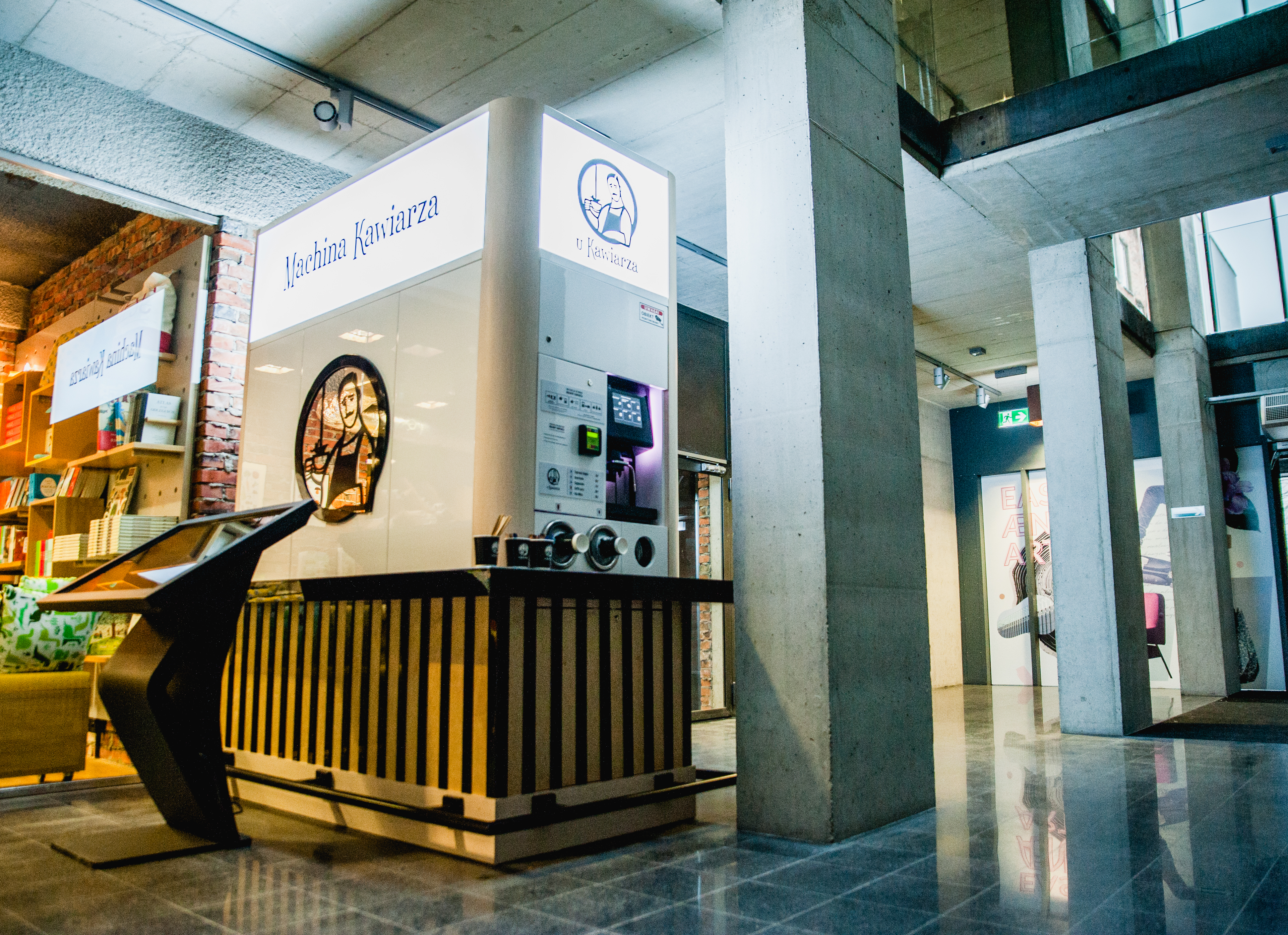 Machina kawiarza stojąca w CSK Lublin